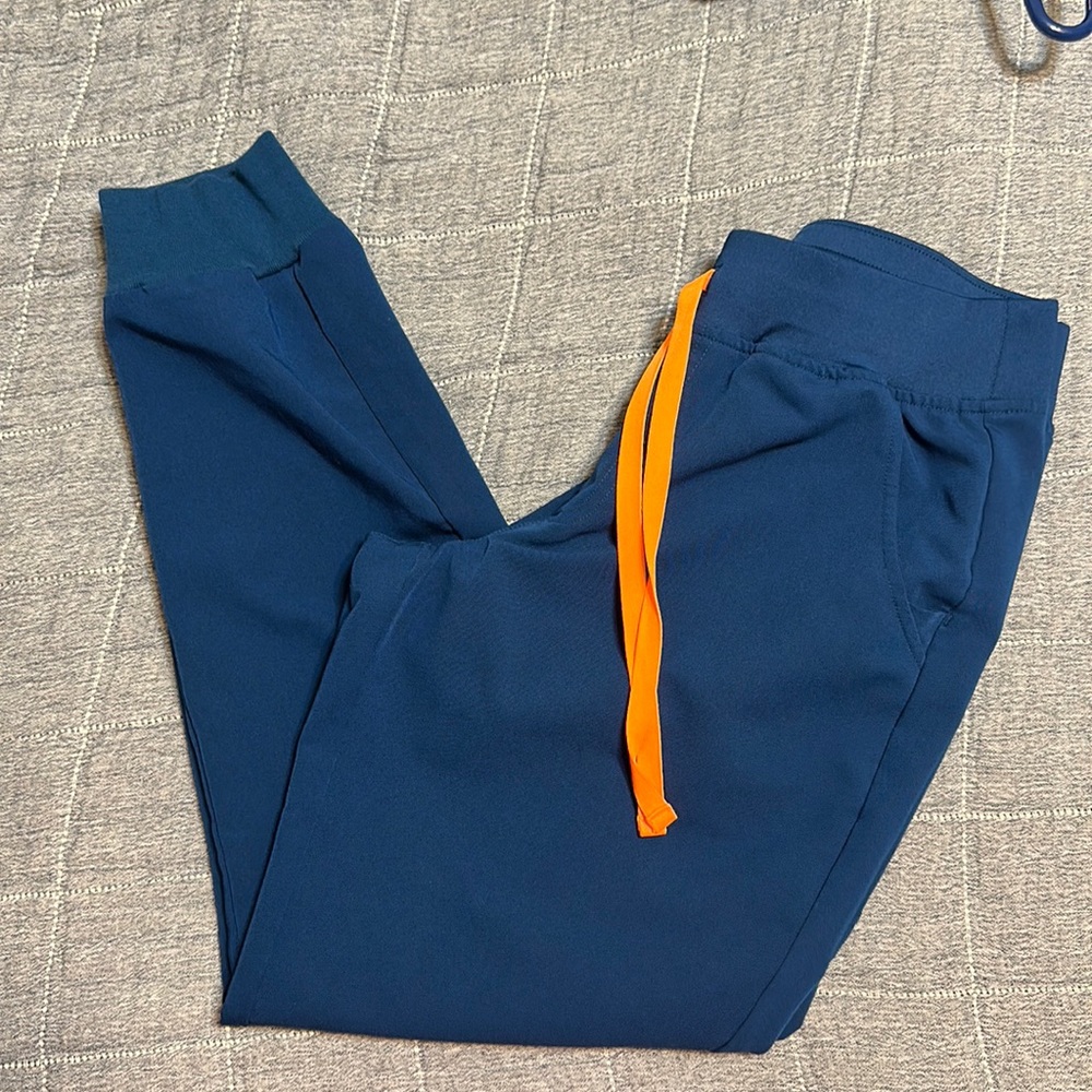 Figs deep reef joggers size small petite